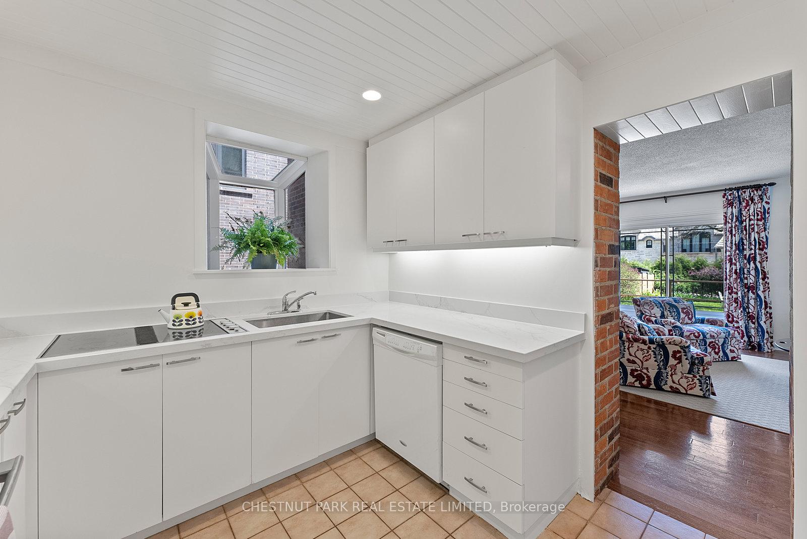 Photo 4 of 257 Yonge Boulevard, Toronto, Bedford Park-Nortown — HOMEH