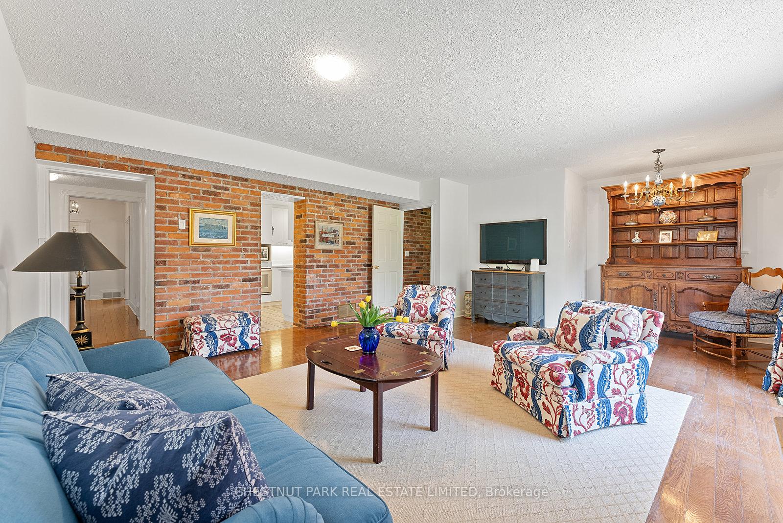 Photo 8 of 257 Yonge Boulevard, Toronto, Bedford Park-Nortown — HOMEH