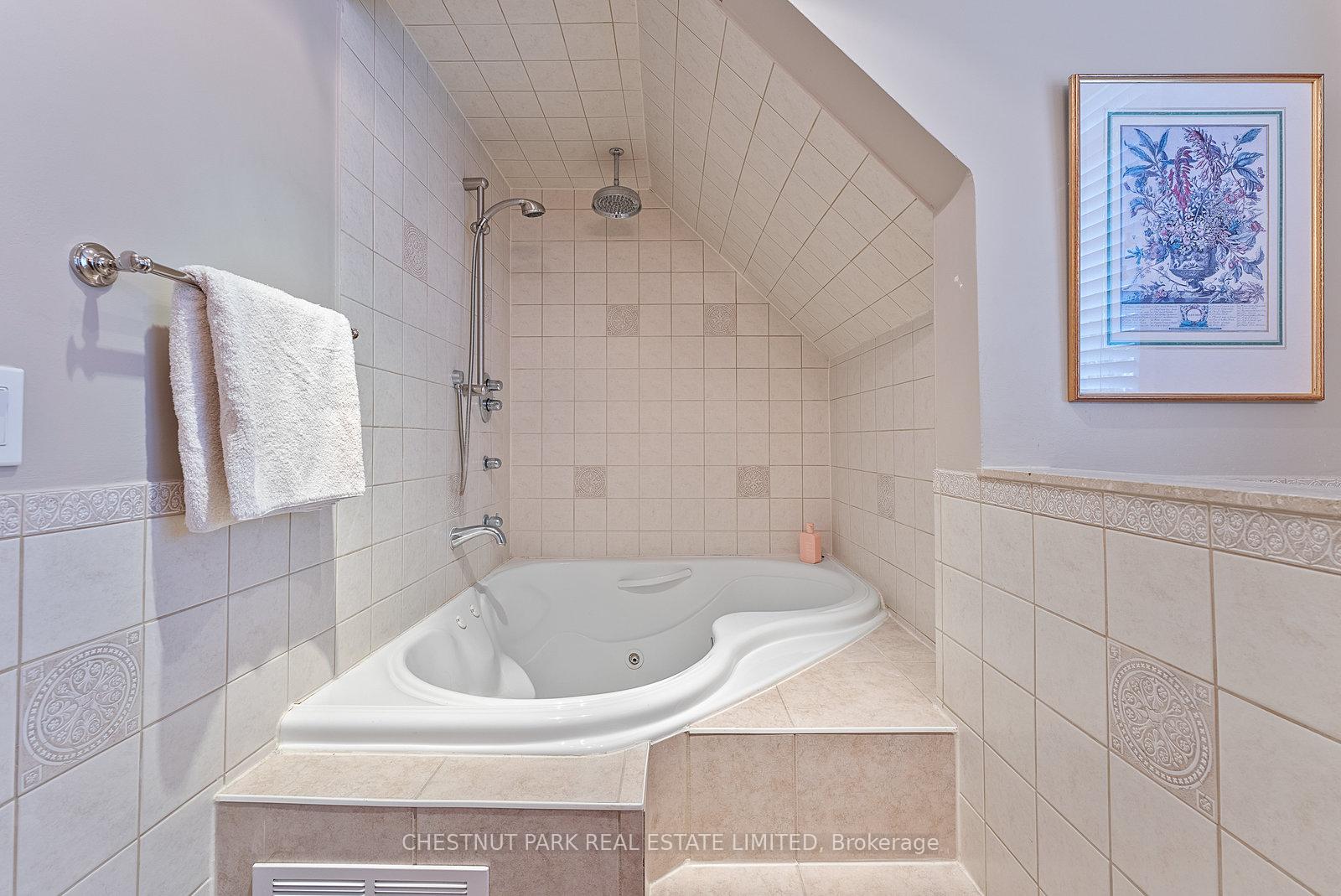 Photo 22 of 257 Yonge Boulevard, Toronto, Bedford Park-Nortown — HOMEH