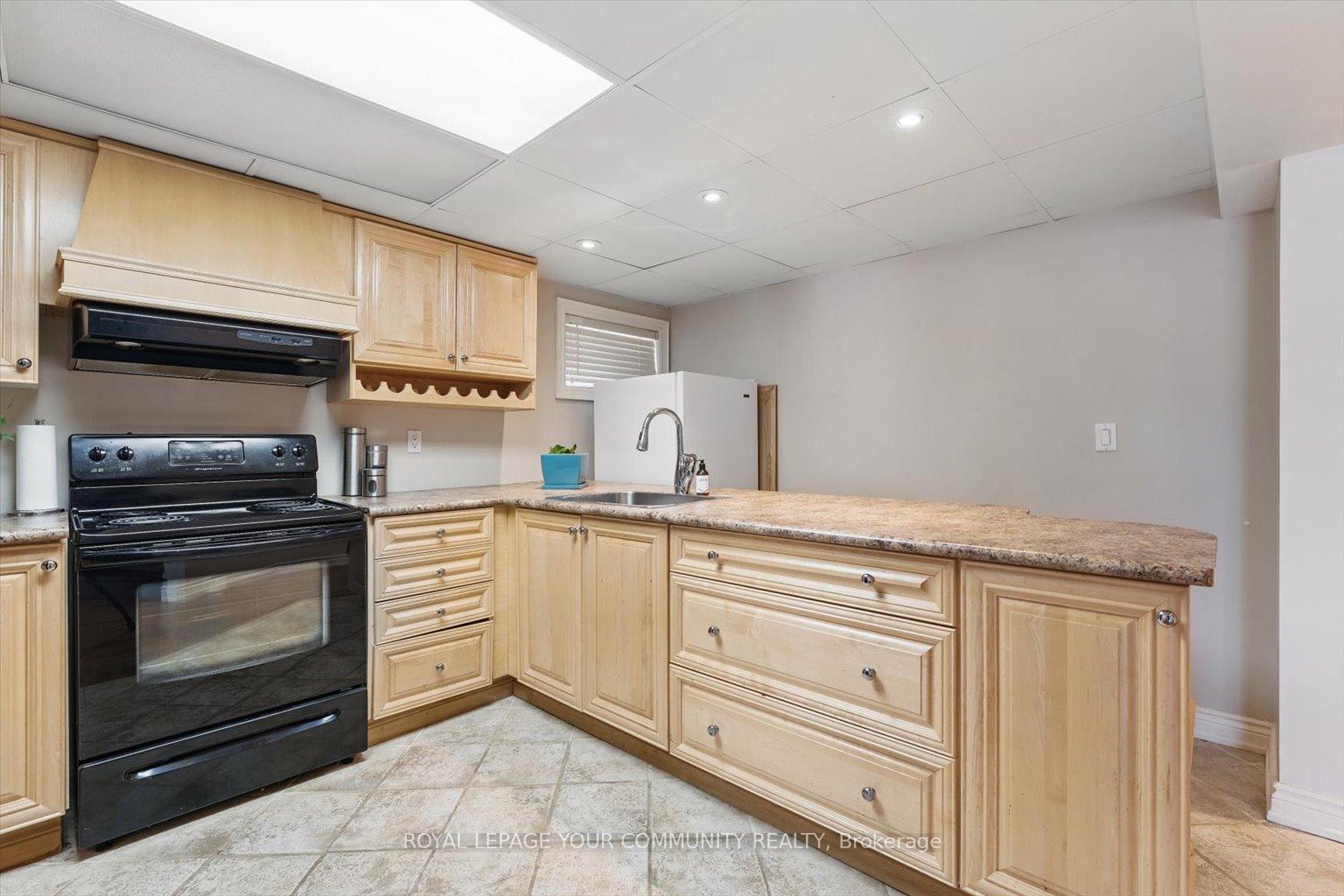 Photo 37 of 13 Sunkist Valley Road, Caledon, Bolton East — HOMEH