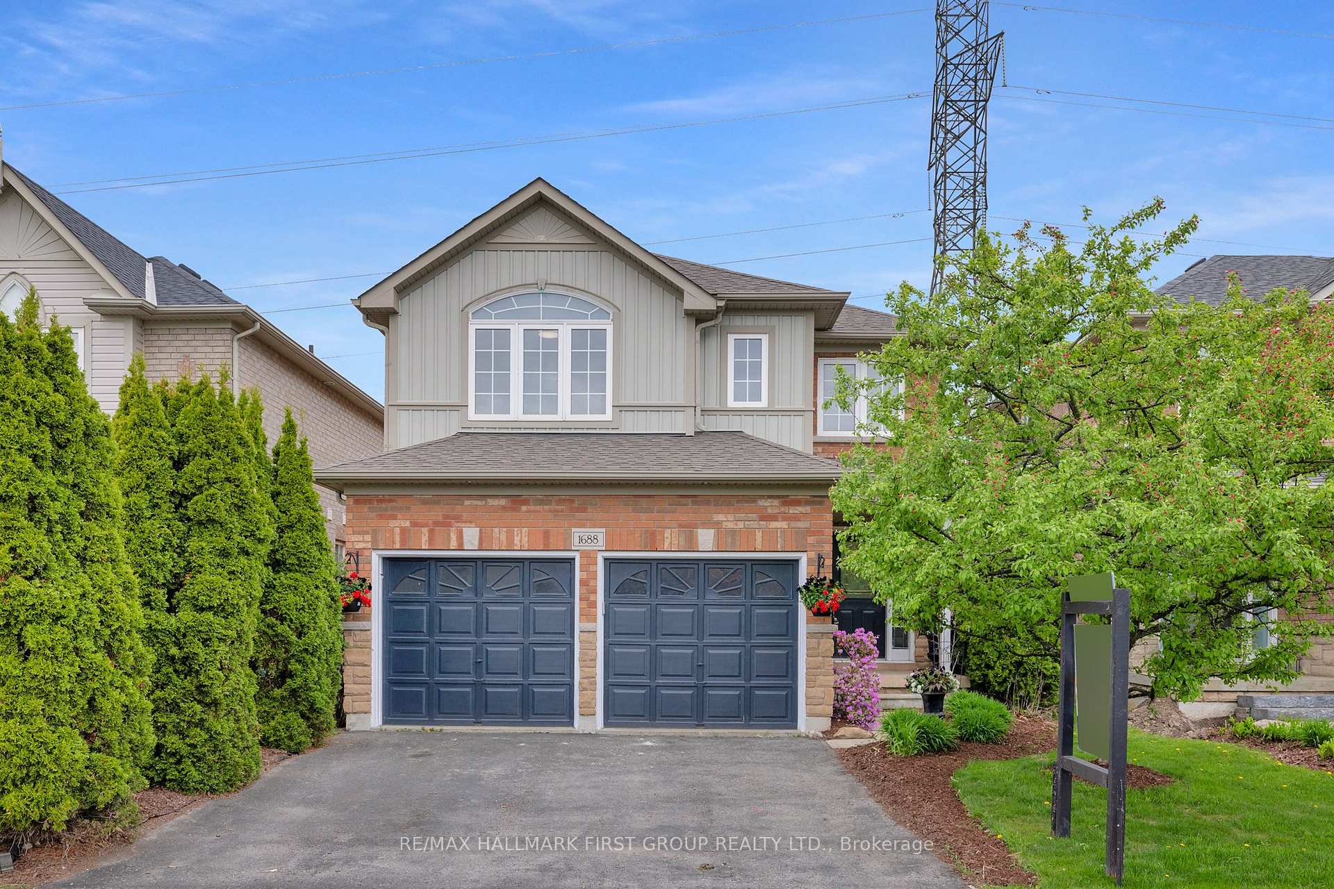 Photo 1 of 1688 Whitestone Drive, Oshawa, Samac — HOMEH