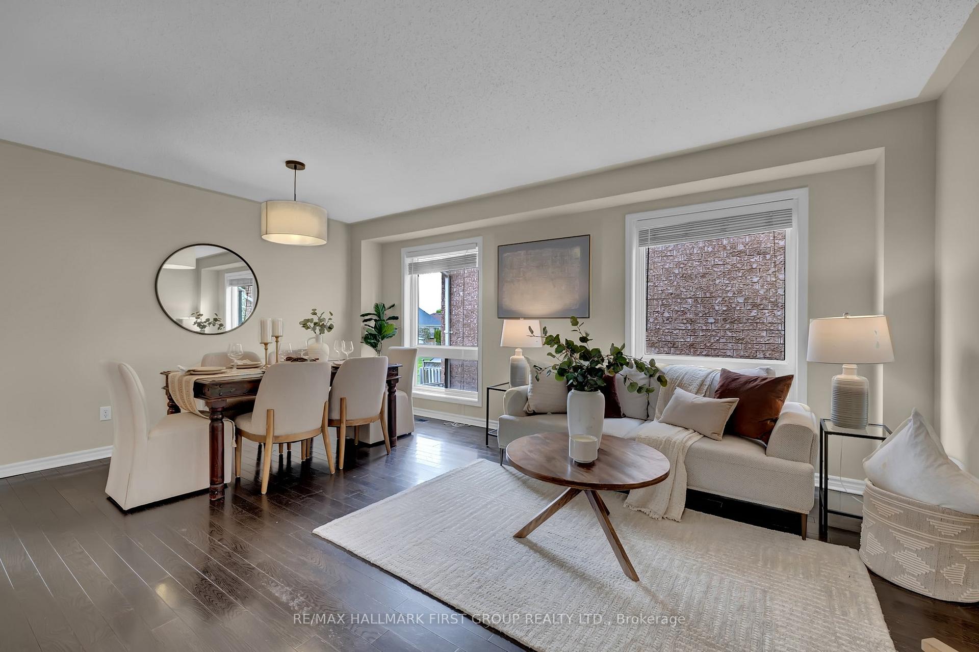 Photo 2 of 1688 Whitestone Drive, Oshawa, Samac — HOMEH