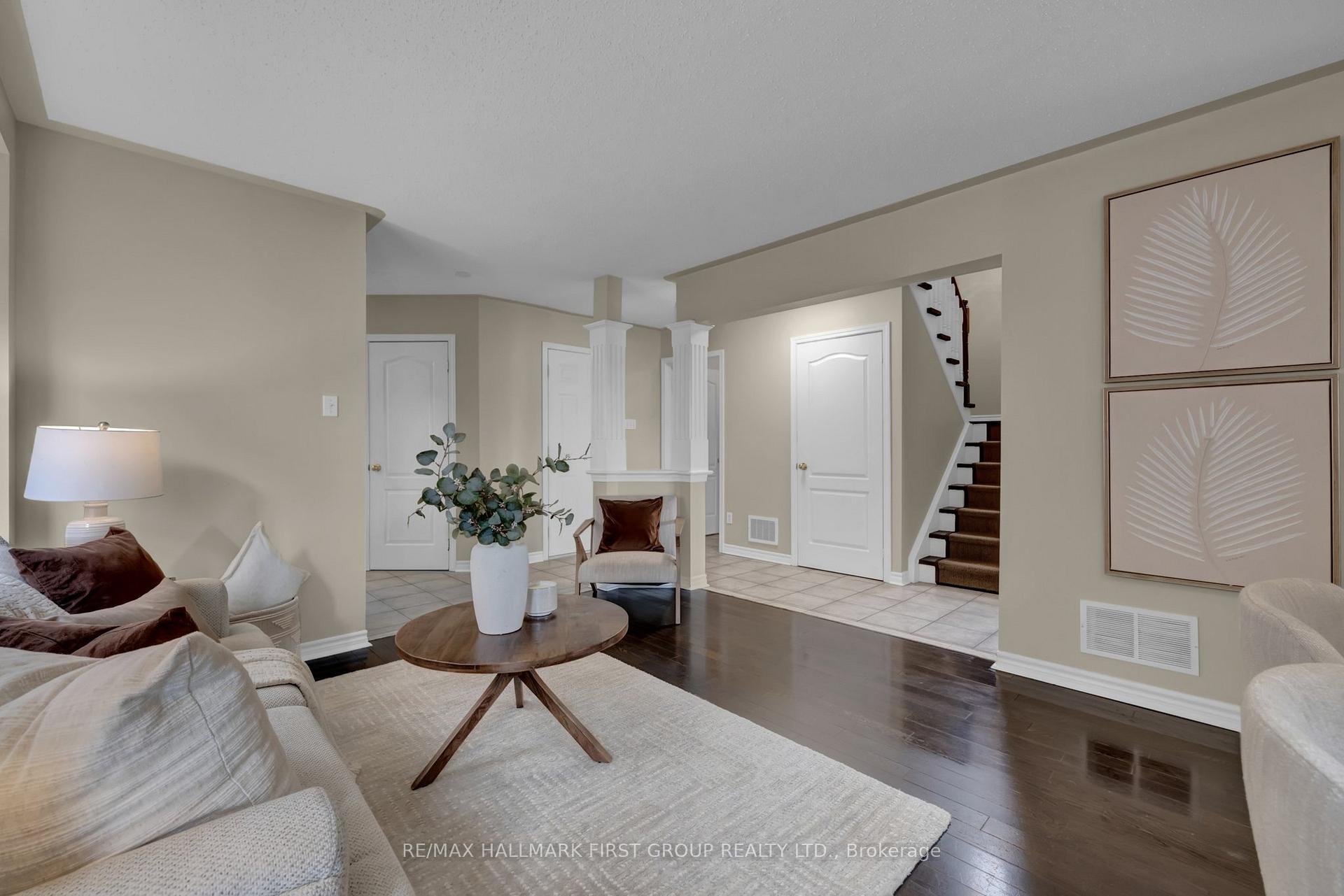 Photo 5 of 1688 Whitestone Drive, Oshawa, Samac — HOMEH