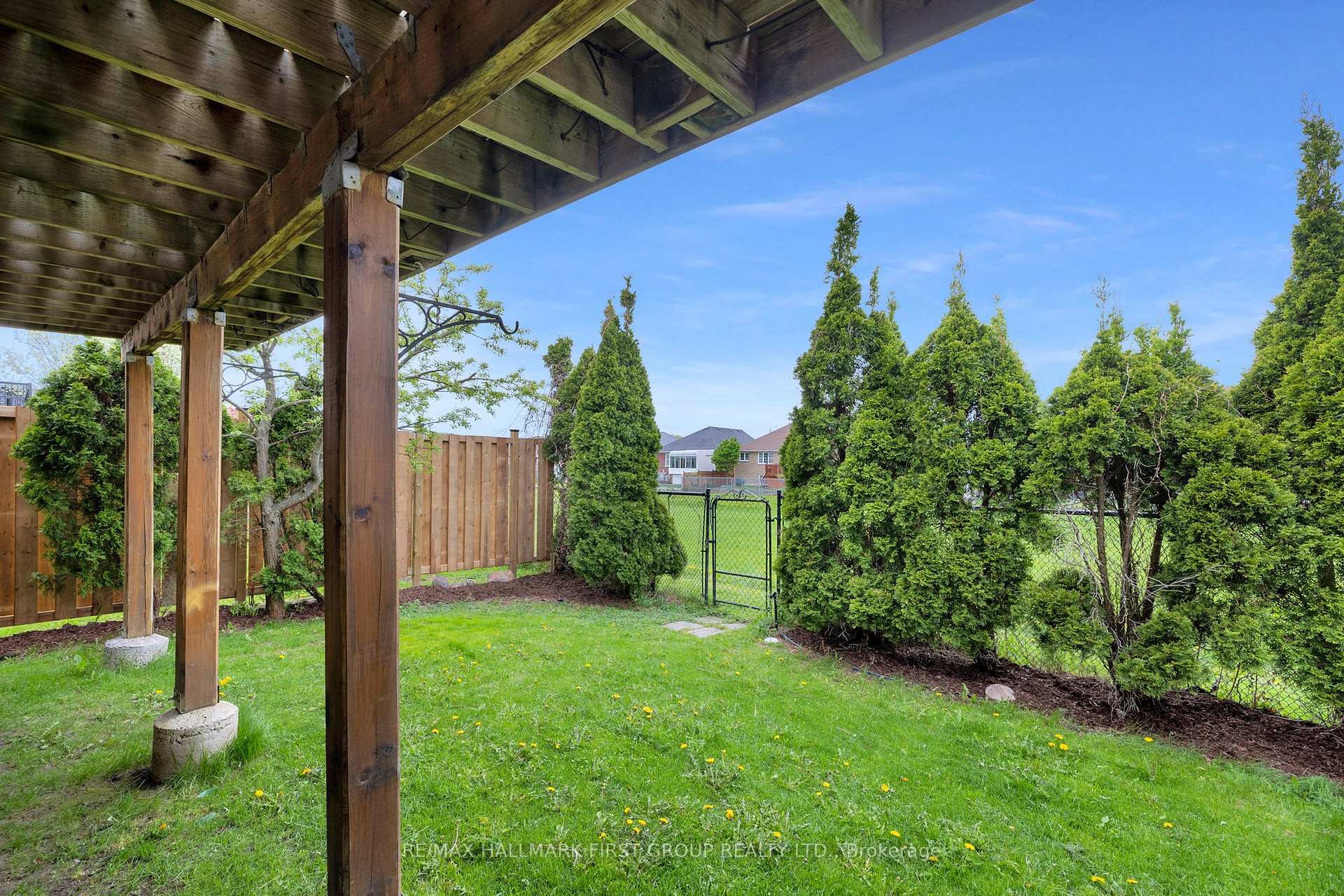 Photo 30 of 1688 Whitestone Drive, Oshawa, Samac — HOMEH