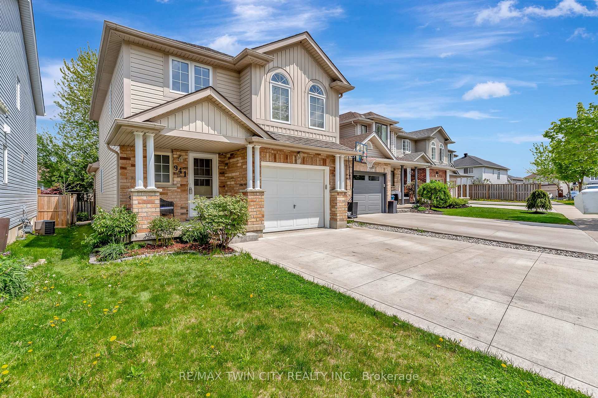 Photo 10 of 941 Atlantic Boulevard, Waterloo — HOMEH