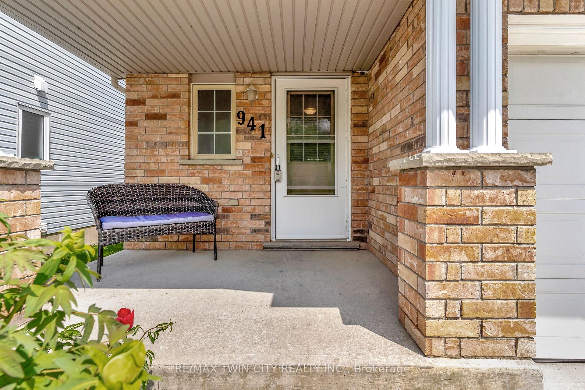 Photo 8 of 941 Atlantic Boulevard, Waterloo — HOMEH