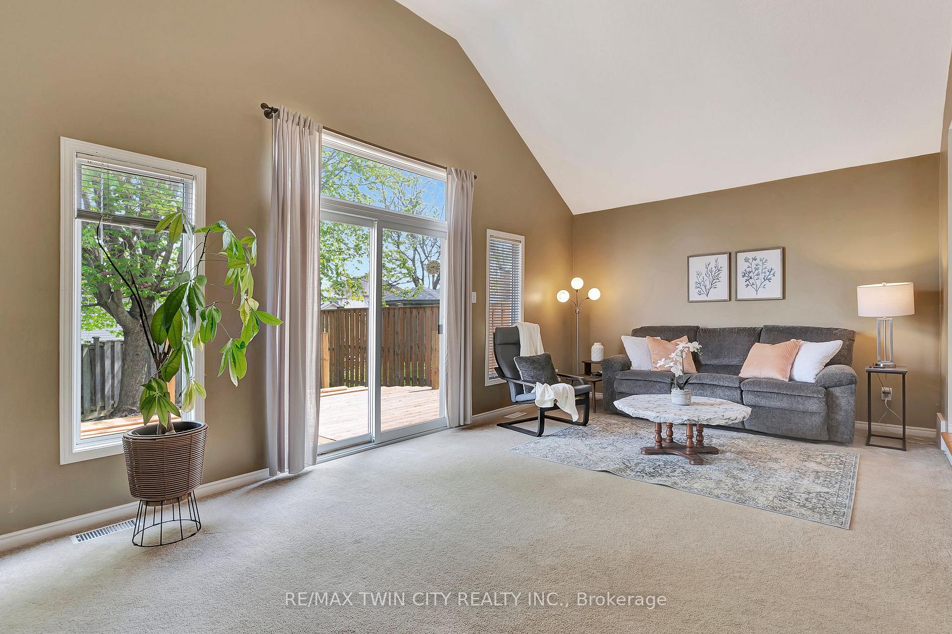 Photo 31 of 941 Atlantic Boulevard, Waterloo — HOMEH
