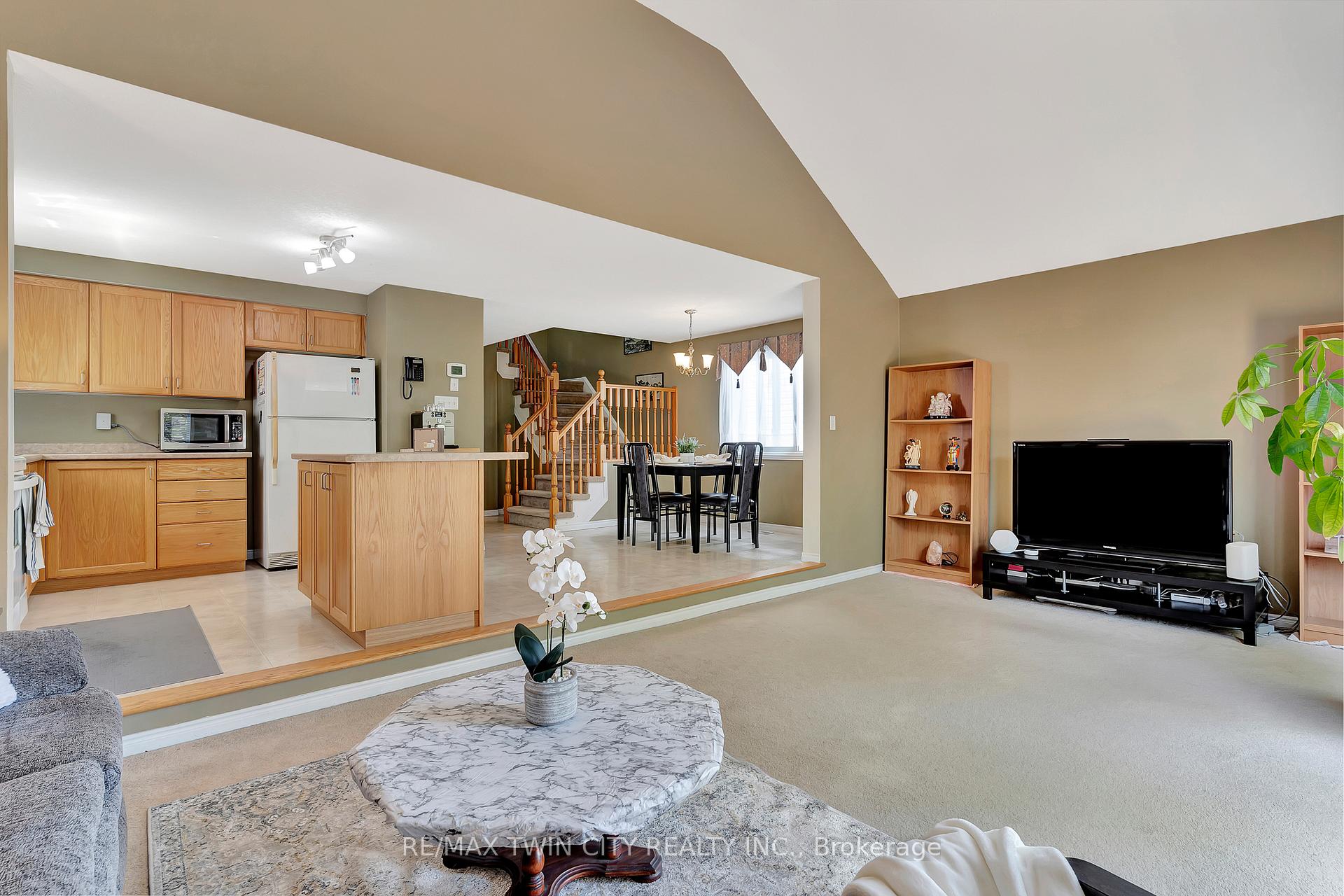 Photo 6 of 941 Atlantic Boulevard, Waterloo — HOMEH
