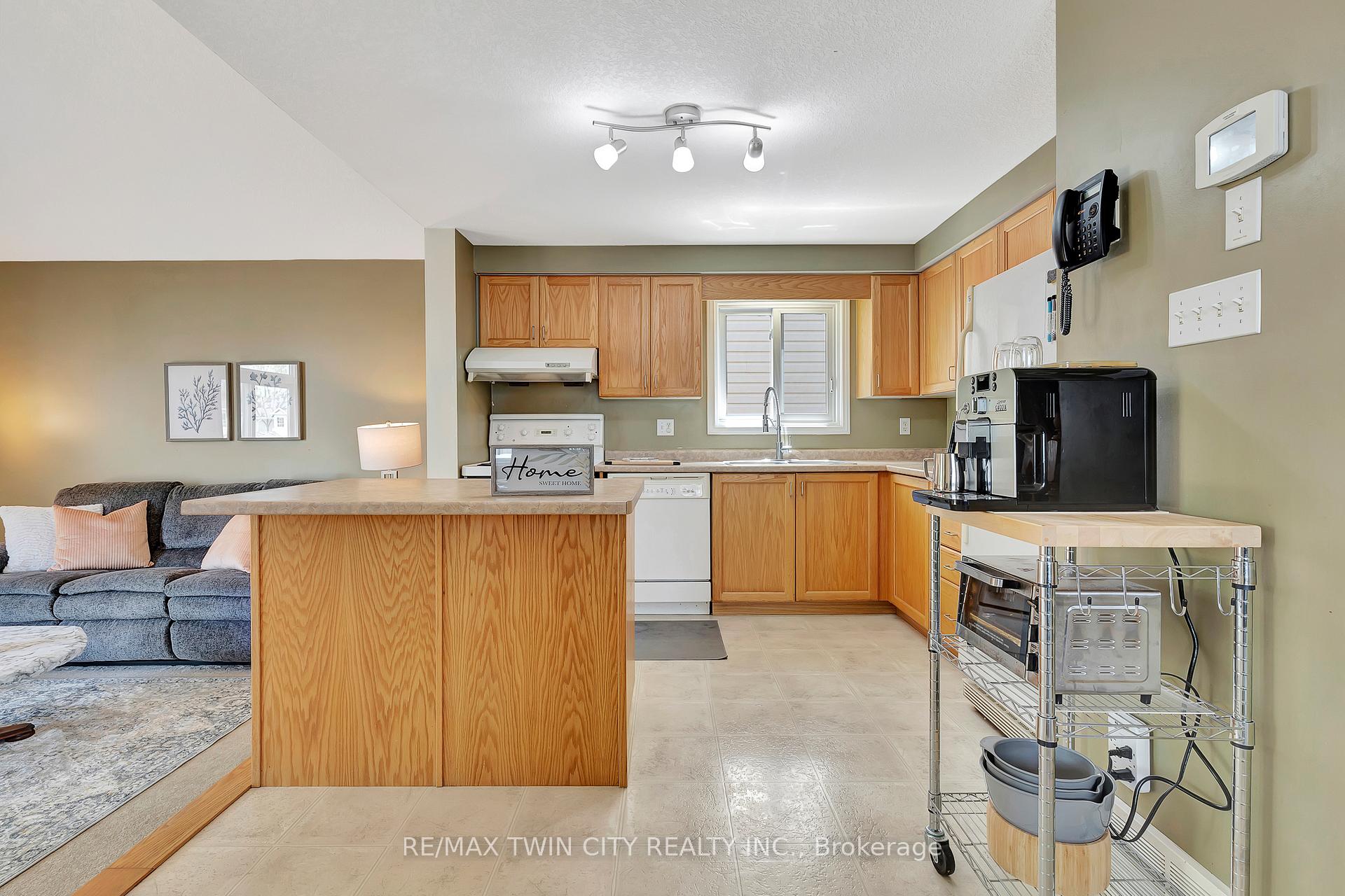 Photo 12 of 941 Atlantic Boulevard, Waterloo — HOMEH