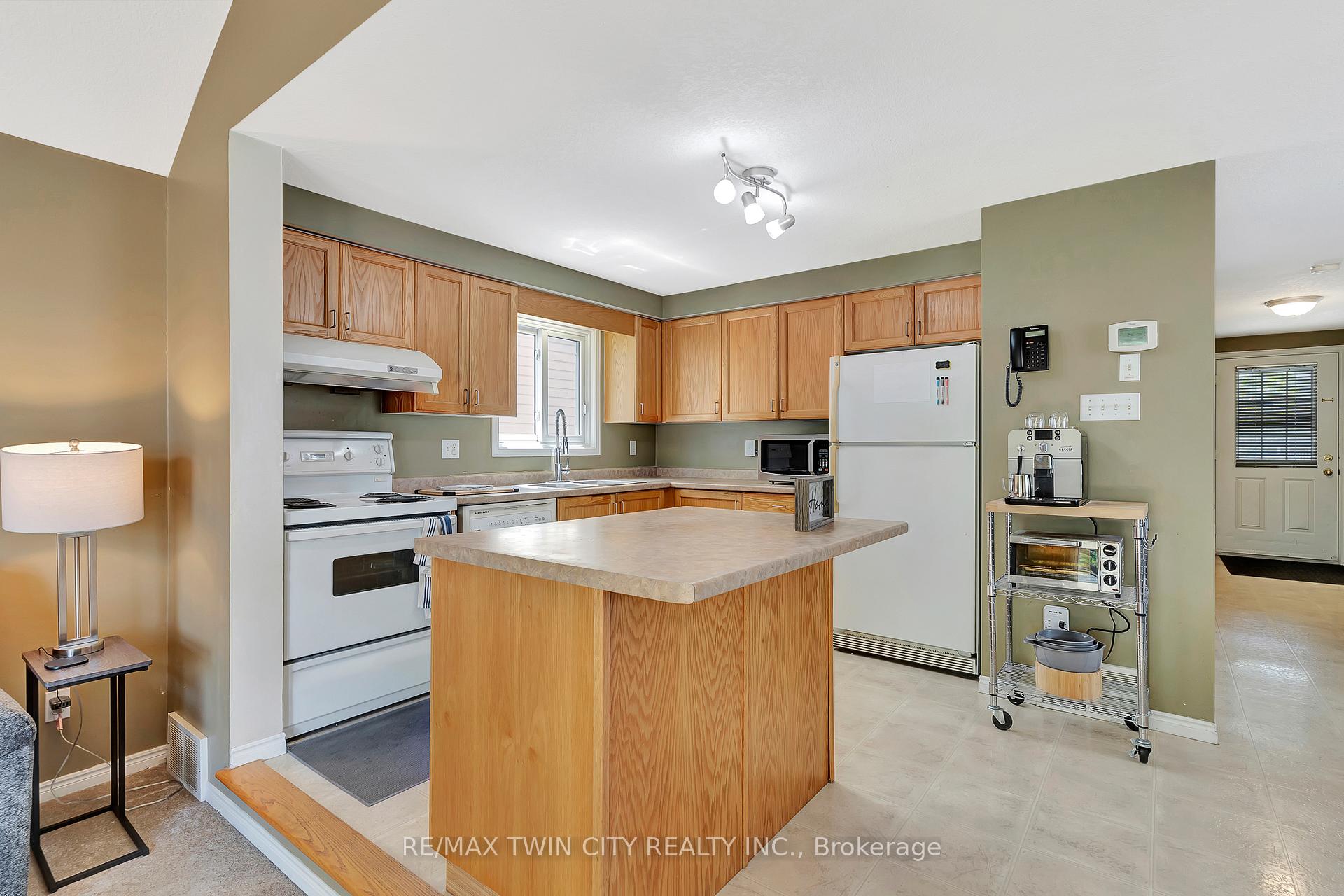 Photo 26 of 941 Atlantic Boulevard, Waterloo — HOMEH