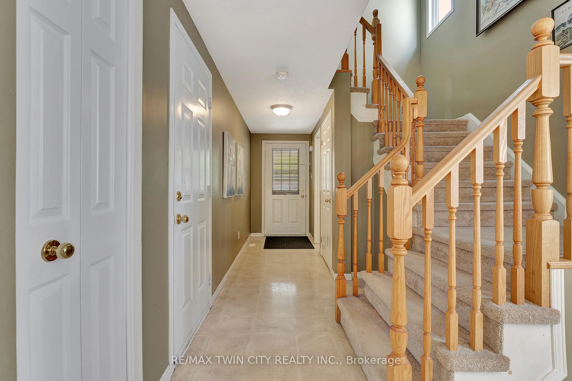 Photo 11 of 941 Atlantic Boulevard, Waterloo — HOMEH