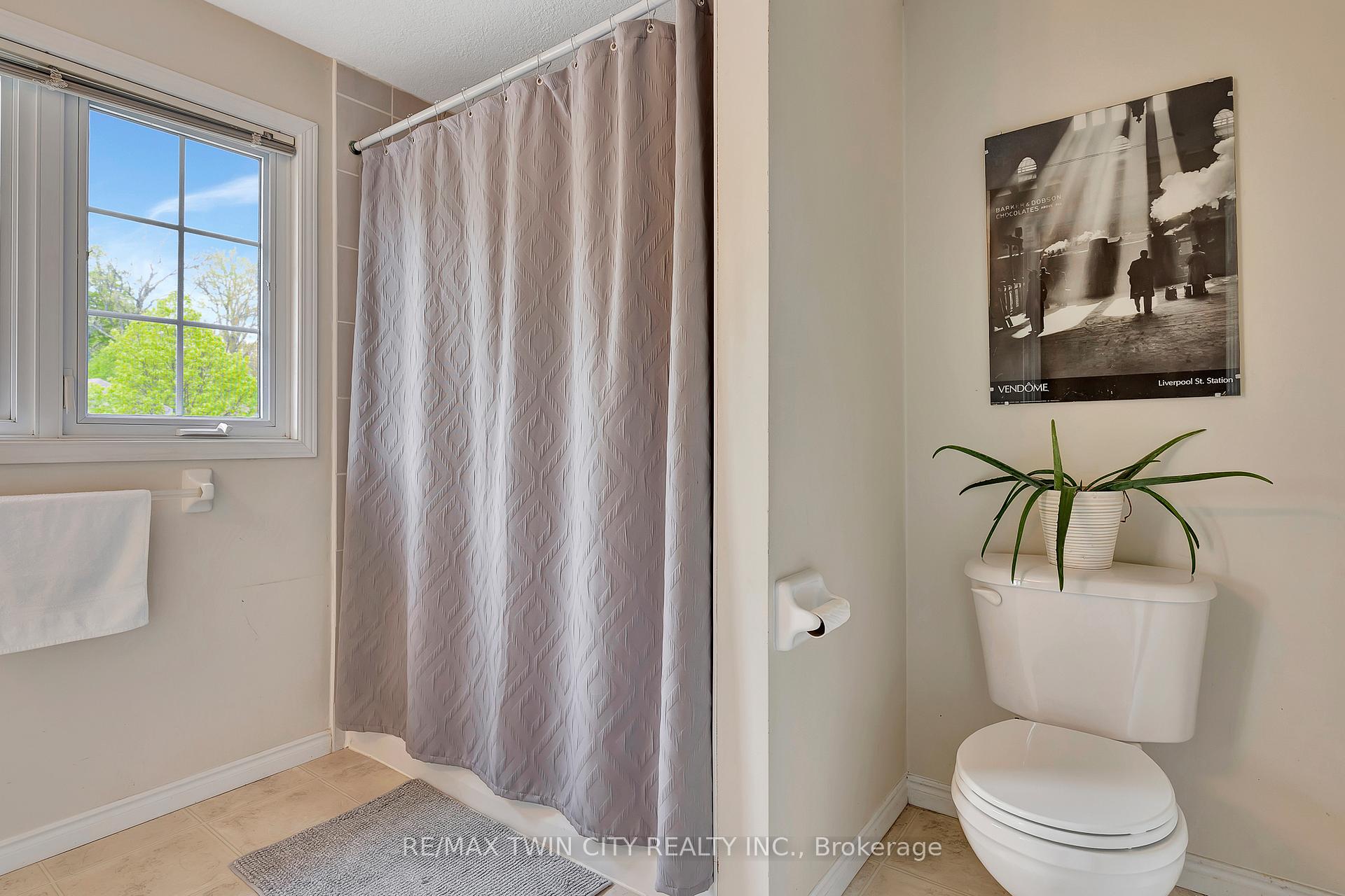 Photo 14 of 941 Atlantic Boulevard, Waterloo — HOMEH