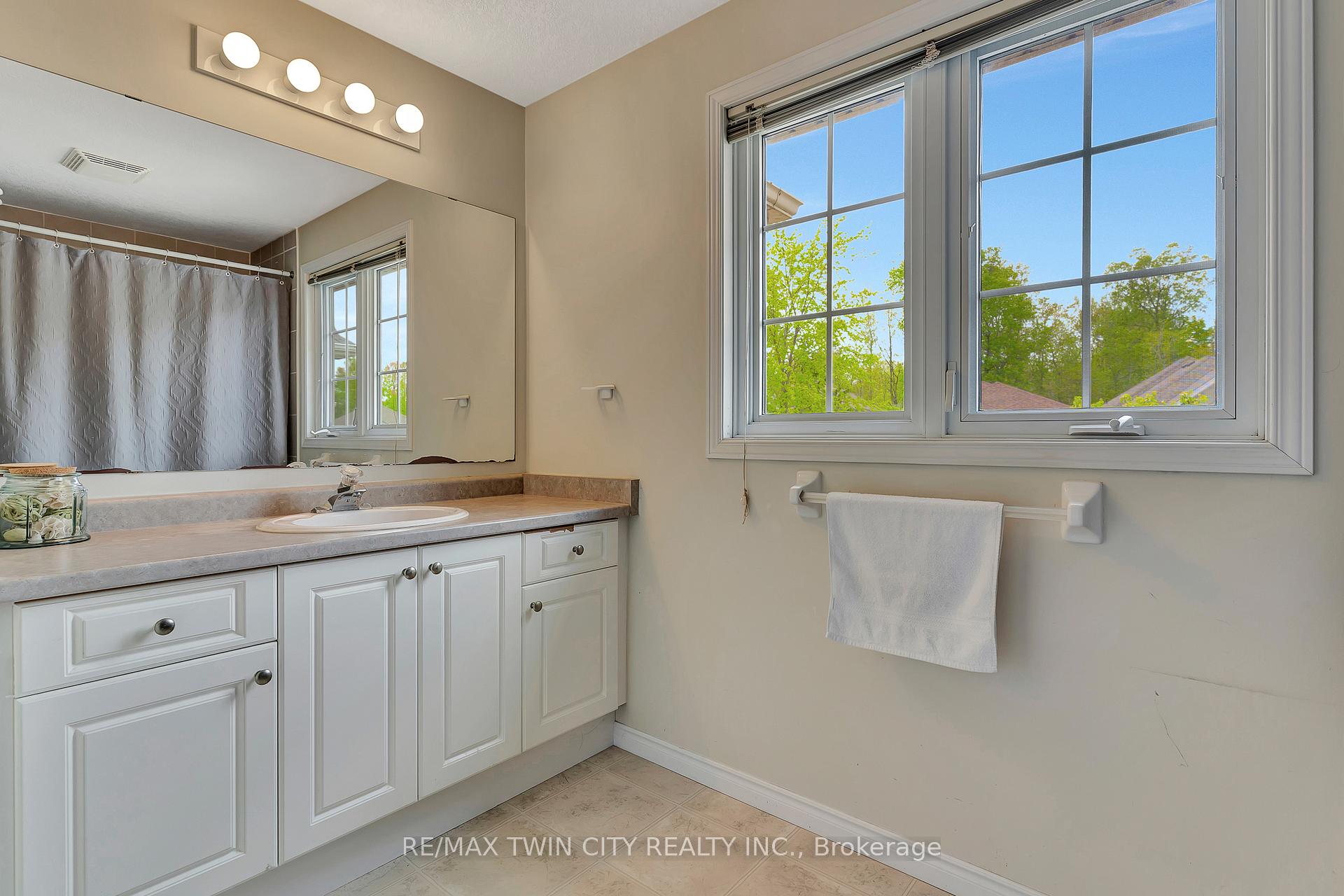 Photo 22 of 941 Atlantic Boulevard, Waterloo — HOMEH