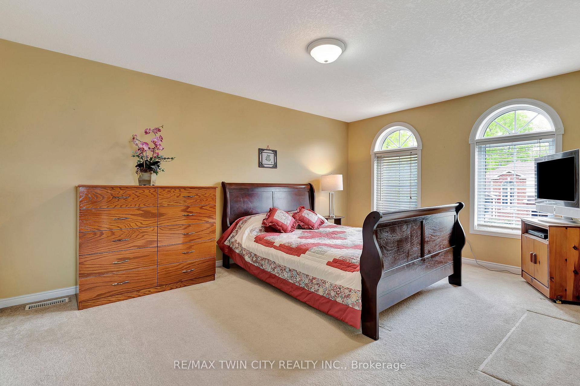 Photo 23 of 941 Atlantic Boulevard, Waterloo — HOMEH