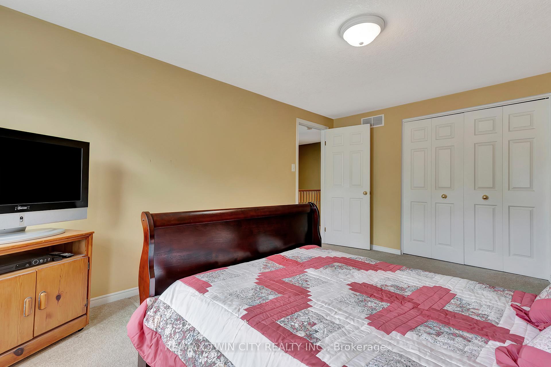 Photo 21 of 941 Atlantic Boulevard, Waterloo — HOMEH