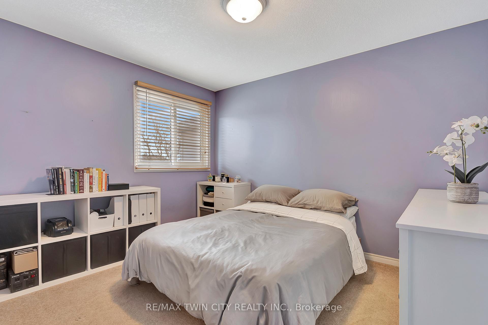 Photo 18 of 941 Atlantic Boulevard, Waterloo — HOMEH