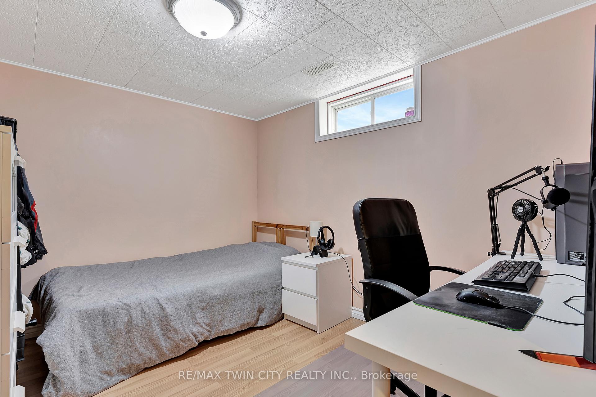 Photo 24 of 941 Atlantic Boulevard, Waterloo — HOMEH