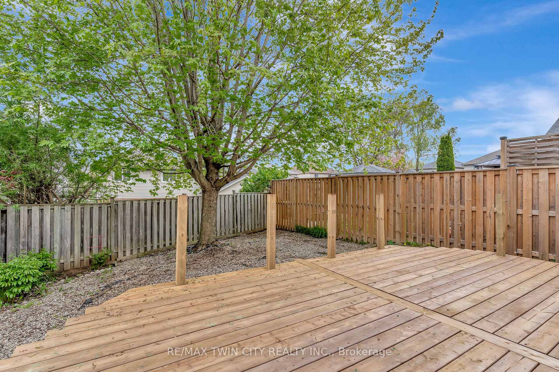 Photo 34 of 941 Atlantic Boulevard, Waterloo — HOMEH