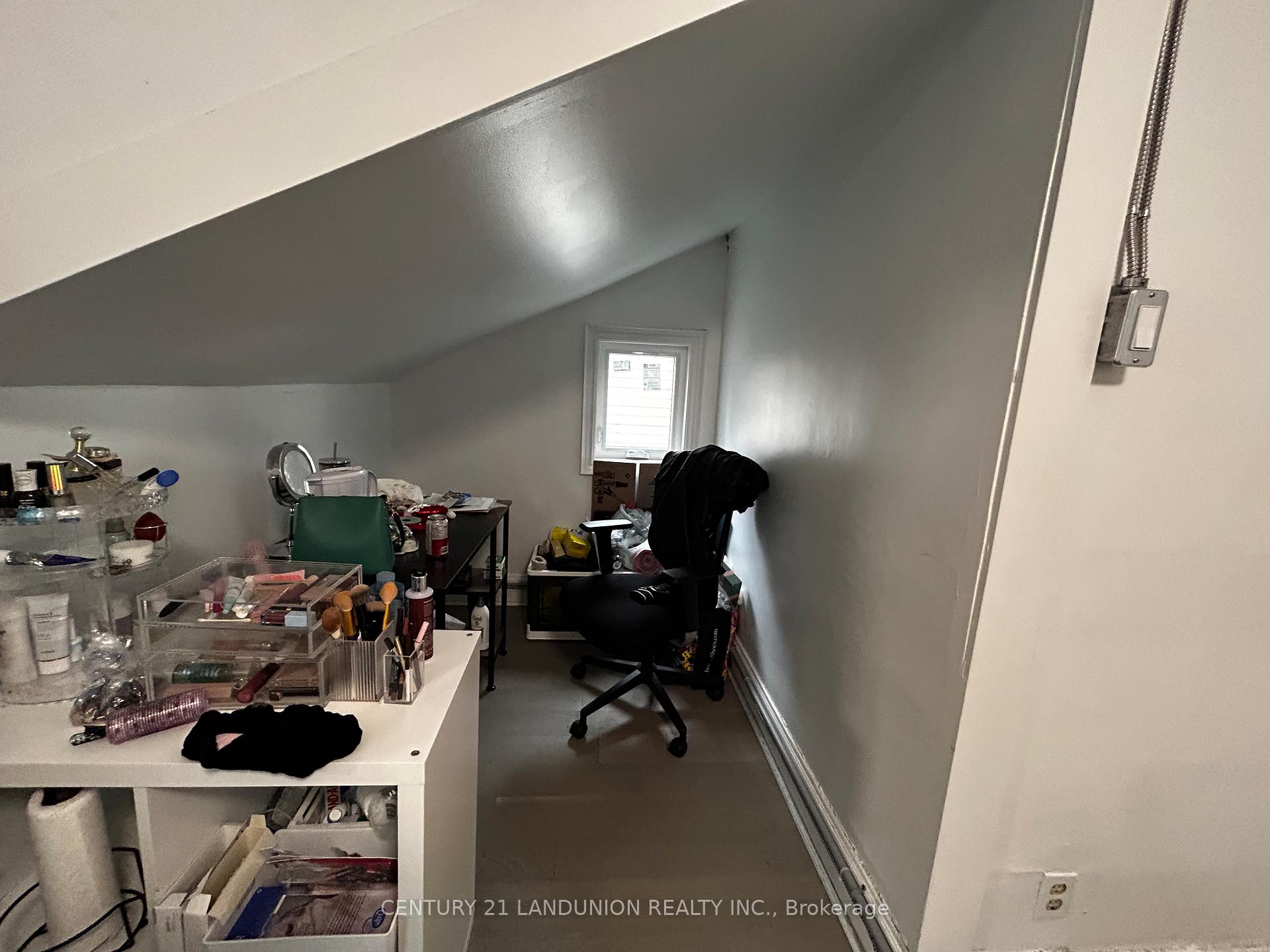Photo 7 of 46 Arnold Street, Hamilton, Westdale — HOMEH