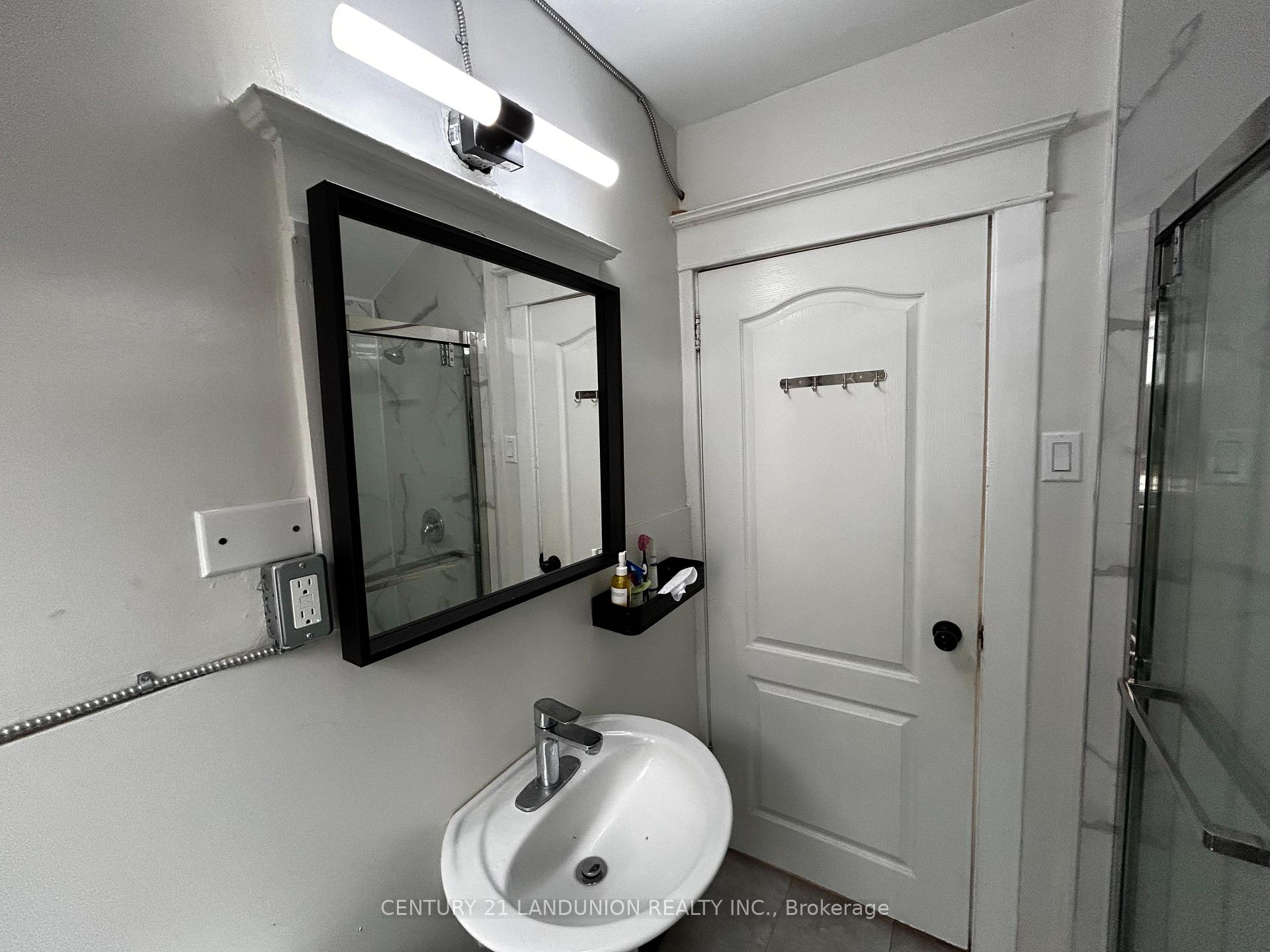 Photo 13 of 46 Arnold Street, Hamilton, Westdale — HOMEH