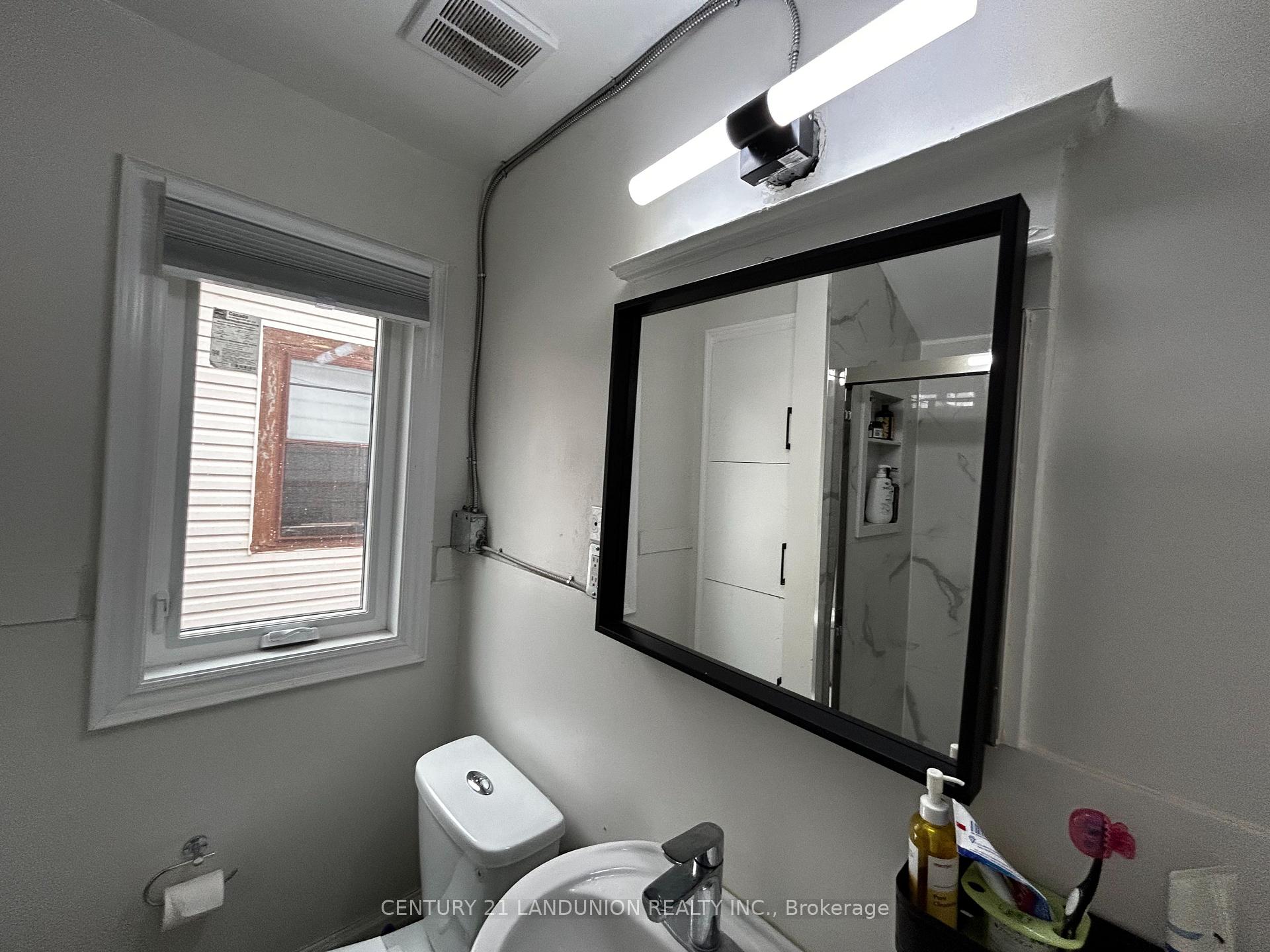 Photo 21 of 46 Arnold Street, Hamilton, Westdale — HOMEH