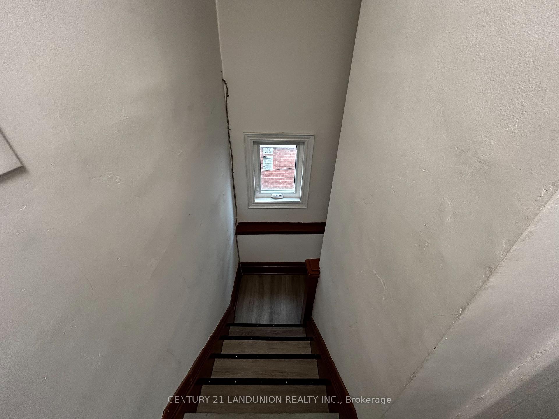 Photo 10 of 46 Arnold Street, Hamilton, Westdale — HOMEH