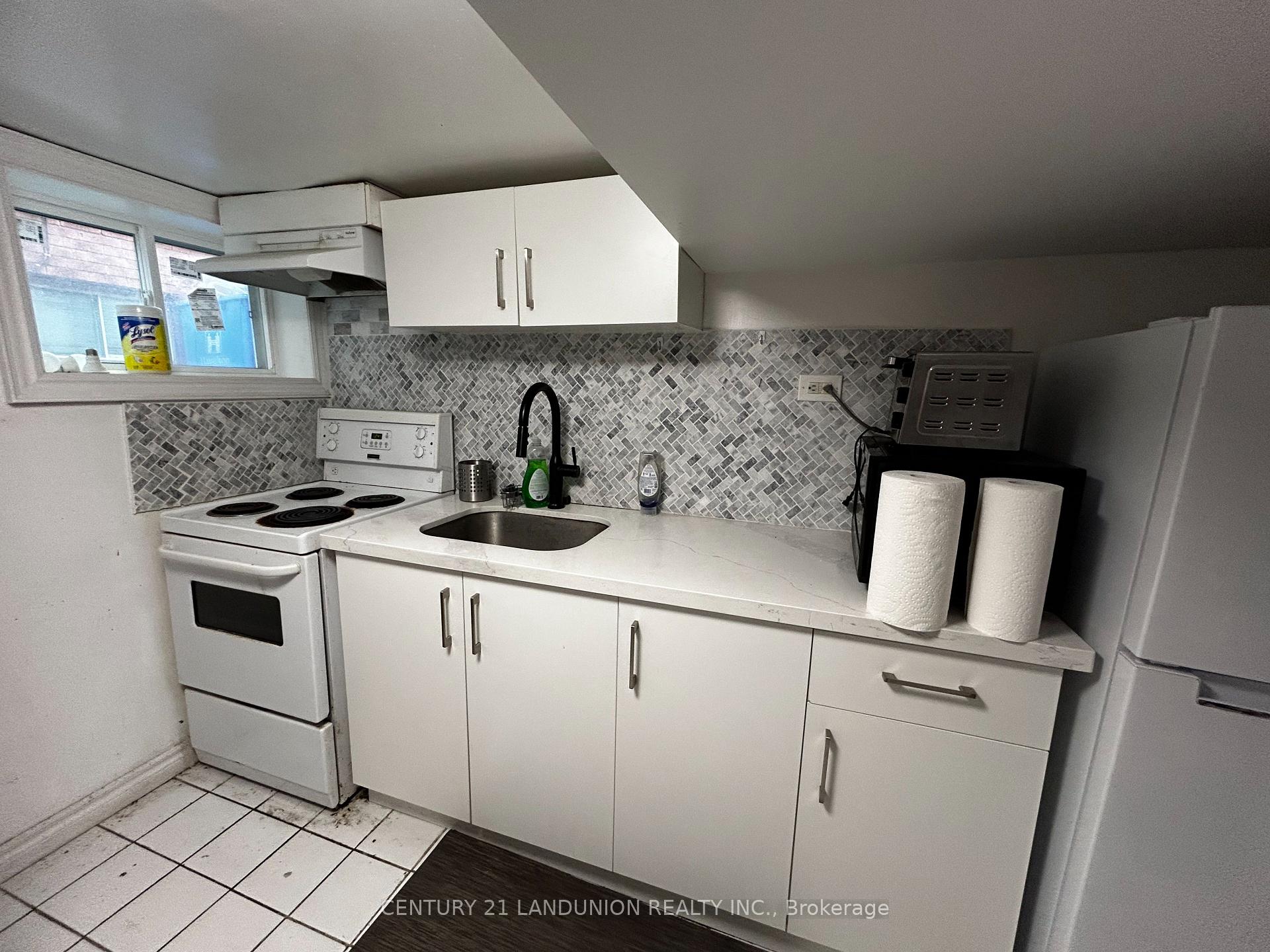 Photo 15 of 46 Arnold Street, Hamilton, Westdale — HOMEH