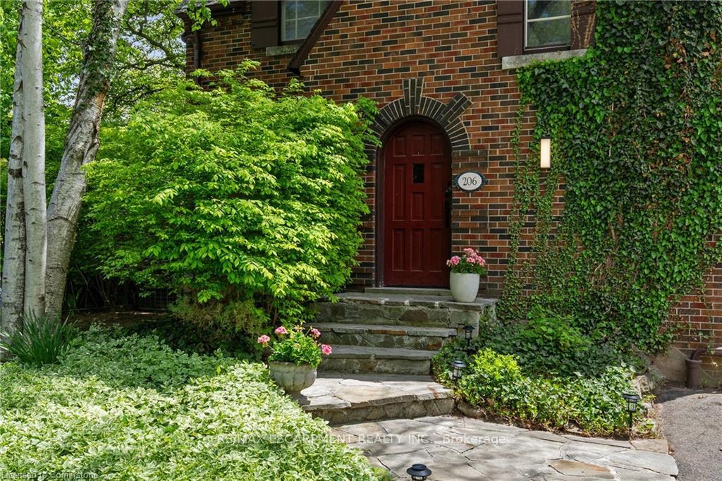 Photo 2 of 206 Dromore Crescent, Hamilton, Westdale — HOMEH