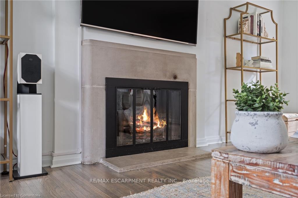 Photo 9 of 206 Dromore Crescent, Hamilton, Westdale — HOMEH