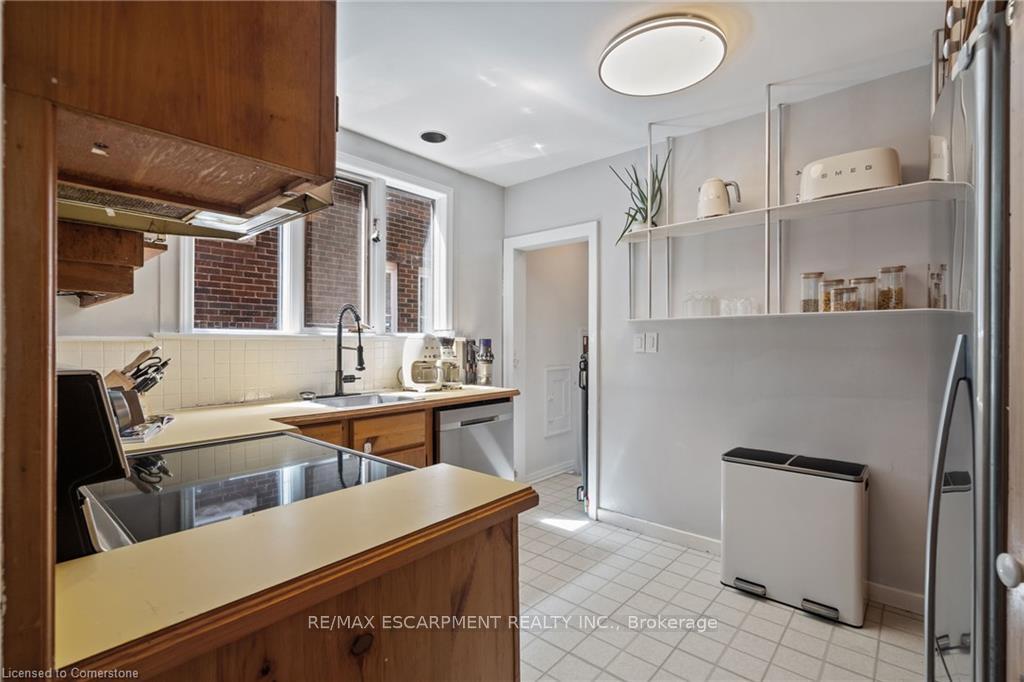 Photo 4 of 206 Dromore Crescent, Hamilton, Westdale — HOMEH