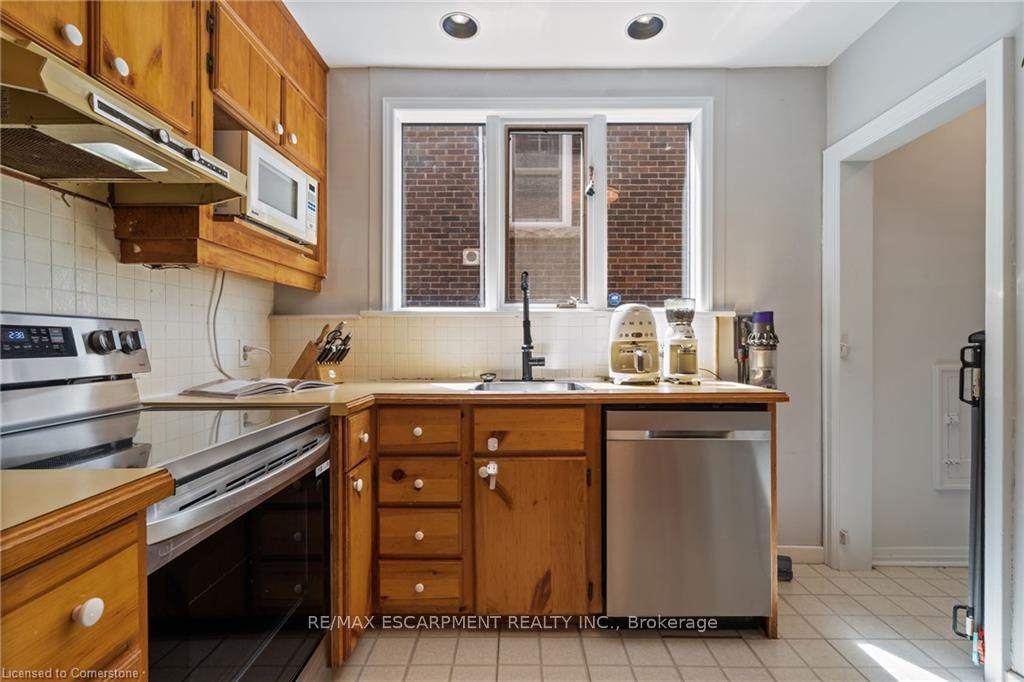 Photo 7 of 206 Dromore Crescent, Hamilton, Westdale — HOMEH