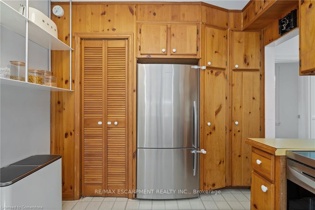 Photo 14 of 206 Dromore Crescent, Hamilton, Westdale — HOMEH