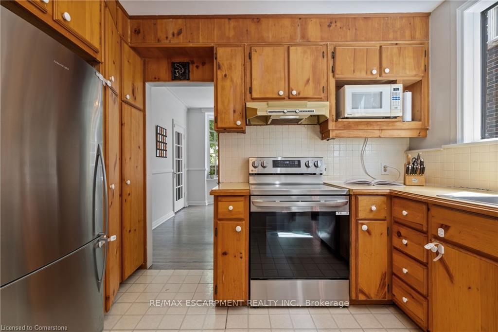 Photo 16 of 206 Dromore Crescent, Hamilton, Westdale — HOMEH