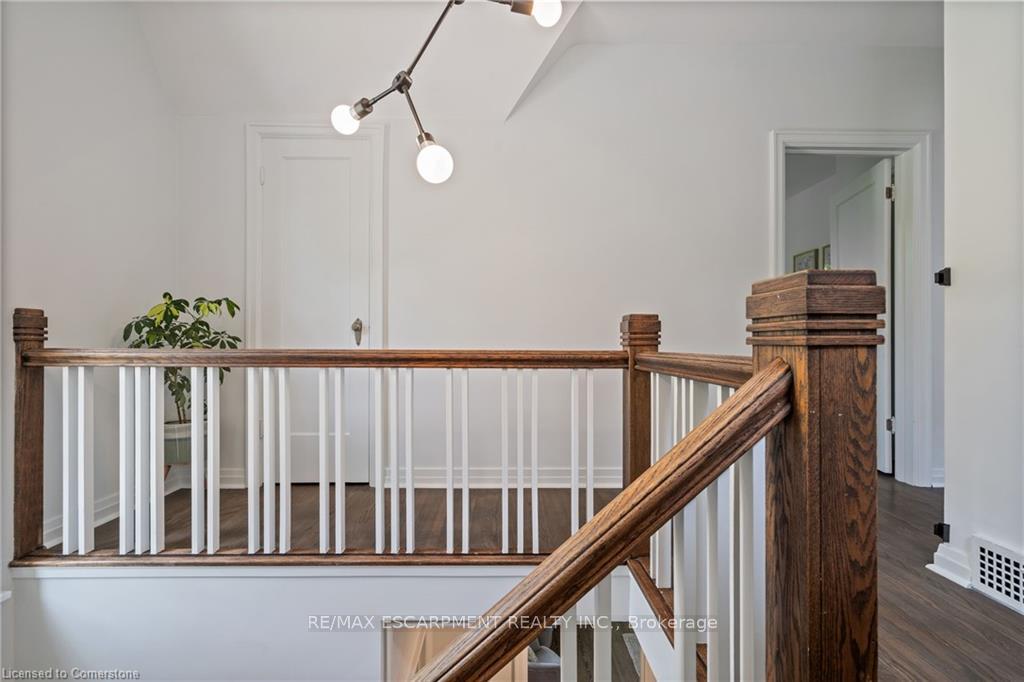 Photo 13 of 206 Dromore Crescent, Hamilton, Westdale — HOMEH