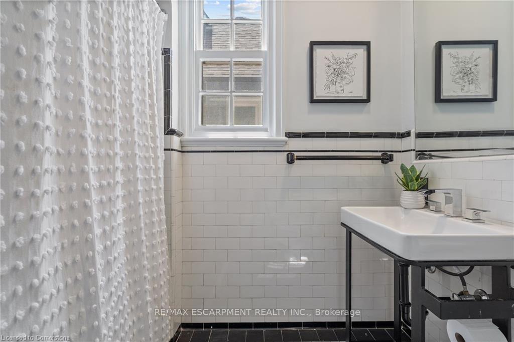 Photo 20 of 206 Dromore Crescent, Hamilton, Westdale — HOMEH