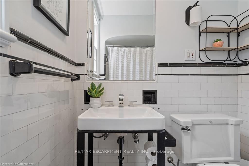 Photo 24 of 206 Dromore Crescent, Hamilton, Westdale — HOMEH