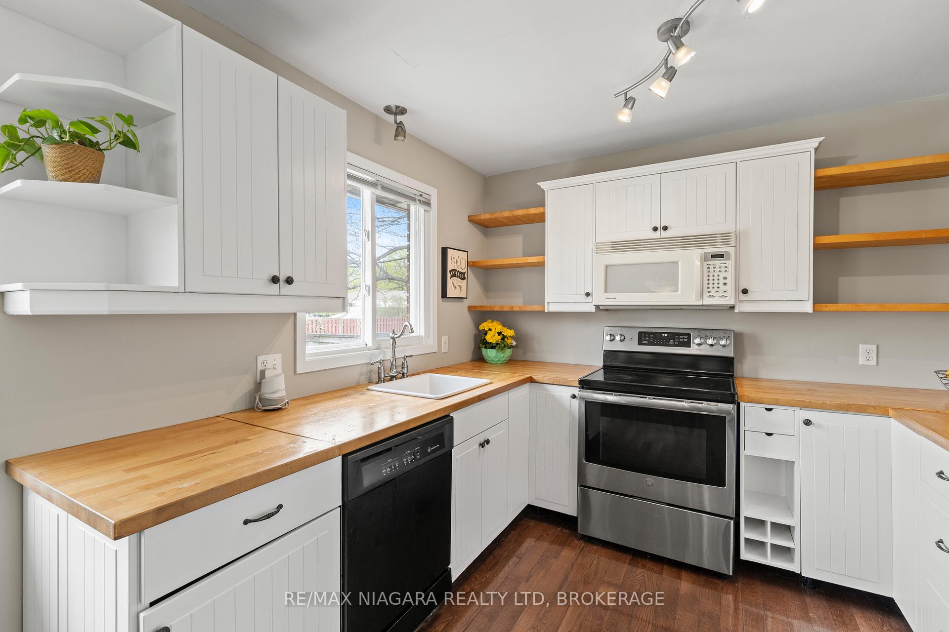 Photo 5 of 234 Lakeshore Road, St. Catharines, Vine/Linwell — HOMEH