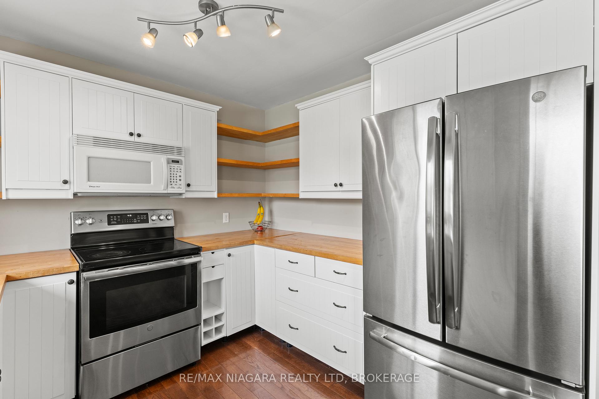 Photo 18 of 234 Lakeshore Road, St. Catharines, Vine/Linwell — HOMEH