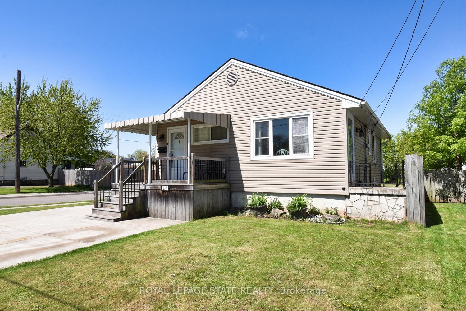Front of 237 Adair Avenue N