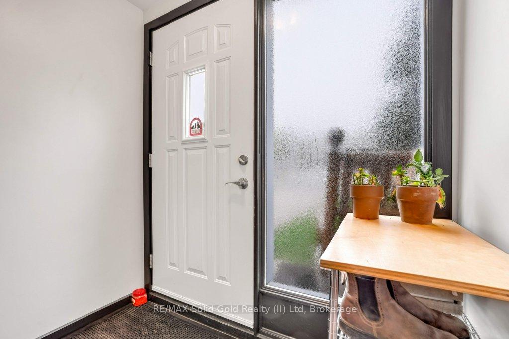Photo 2 of 375 Southill Drive, Kitchener — HOMEH