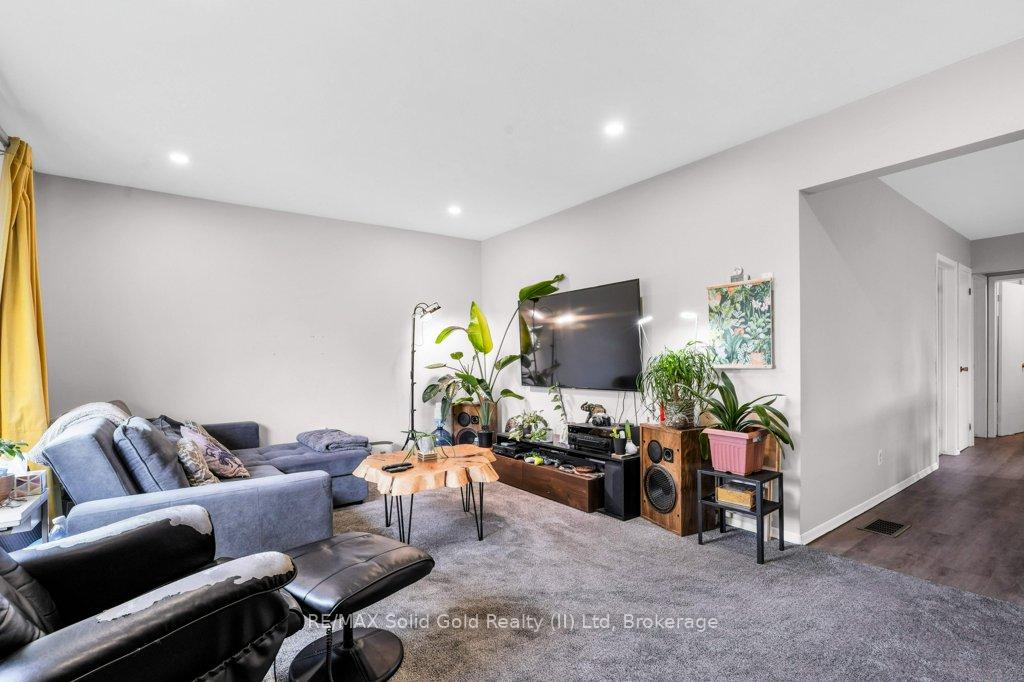 Photo 3 of 375 Southill Drive, Kitchener — HOMEH