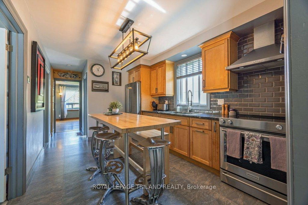 Photo 7 of 9713 Sunset Drive, St. Thomas — HOMEH