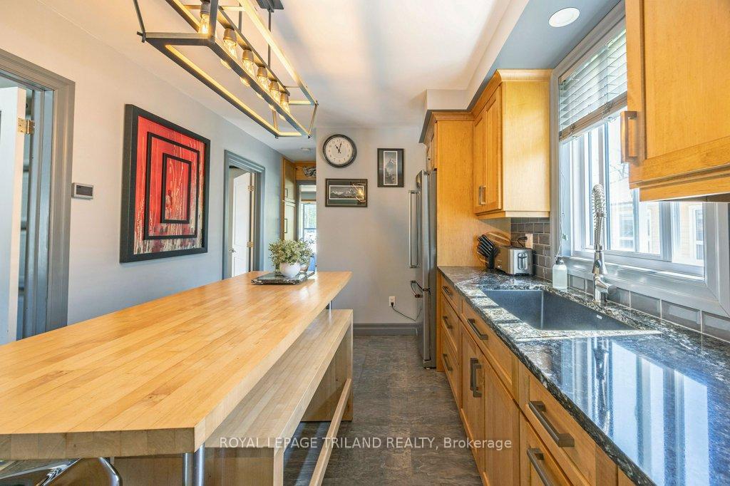 Photo 8 of 9713 Sunset Drive, St. Thomas — HOMEH