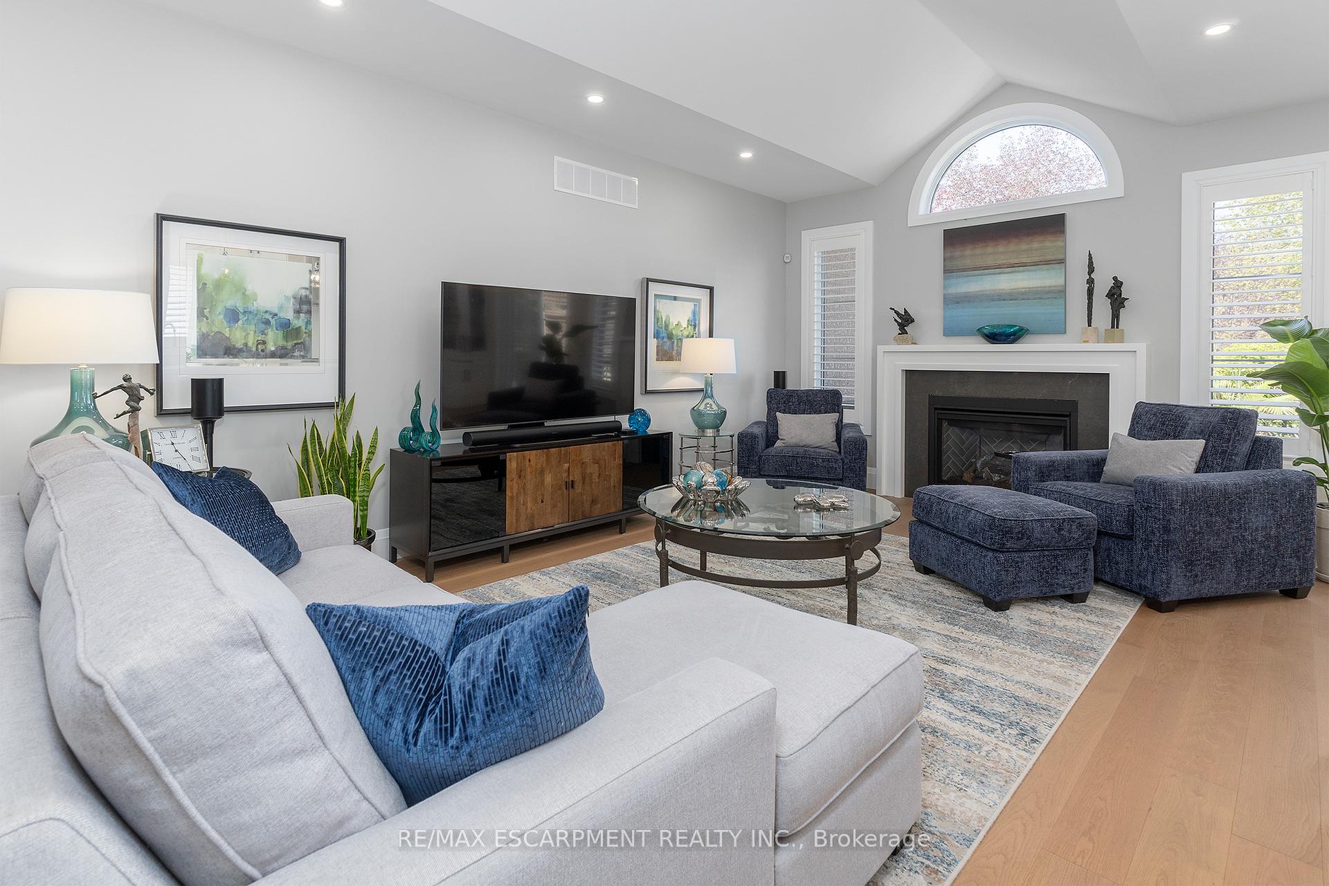Photo 8 of 152 Moore Crescent, Hamilton, Ancaster — HOMEH