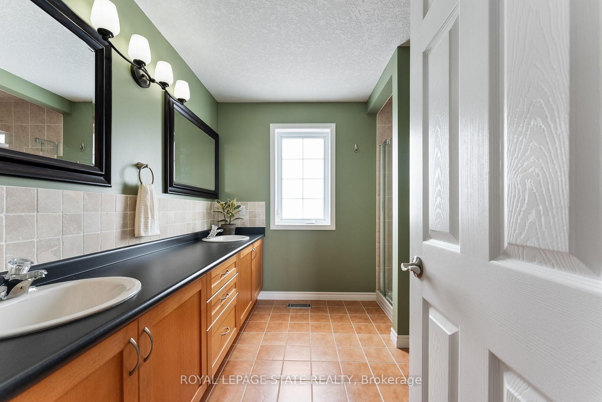 Photo 10 of 126 Cranbrook Street, Kitchener — HOMEH