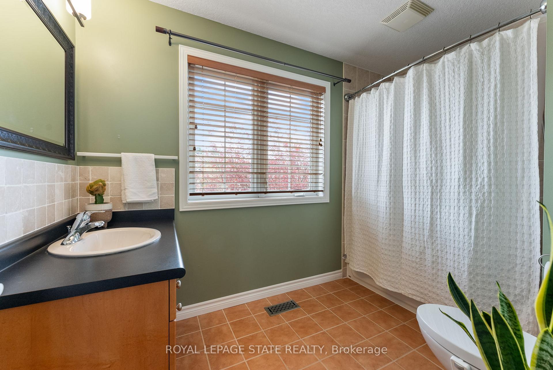 Photo 14 of 126 Cranbrook Street, Kitchener — HOMEH