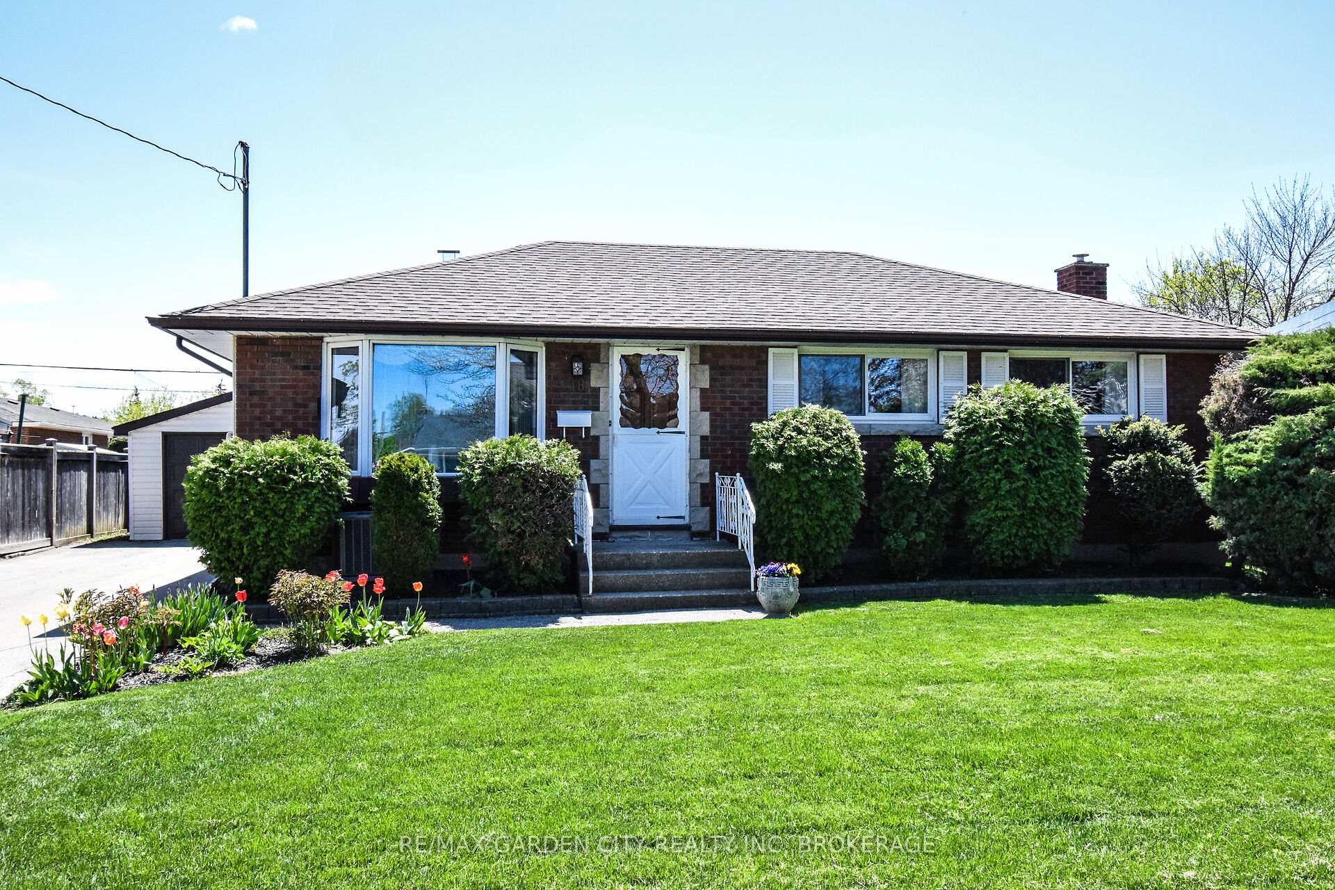 Photo 1 of 18 Ridgeview Avenue, St. Catharines, Carlton/Bunting — HOMEH