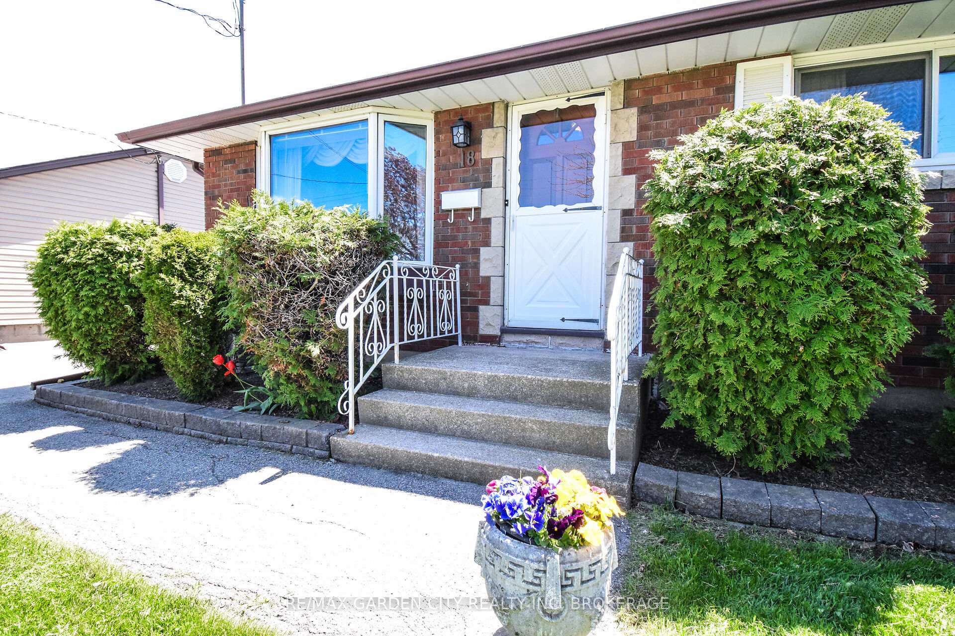 Photo 6 of 18 Ridgeview Avenue, St. Catharines, Carlton/Bunting — HOMEH