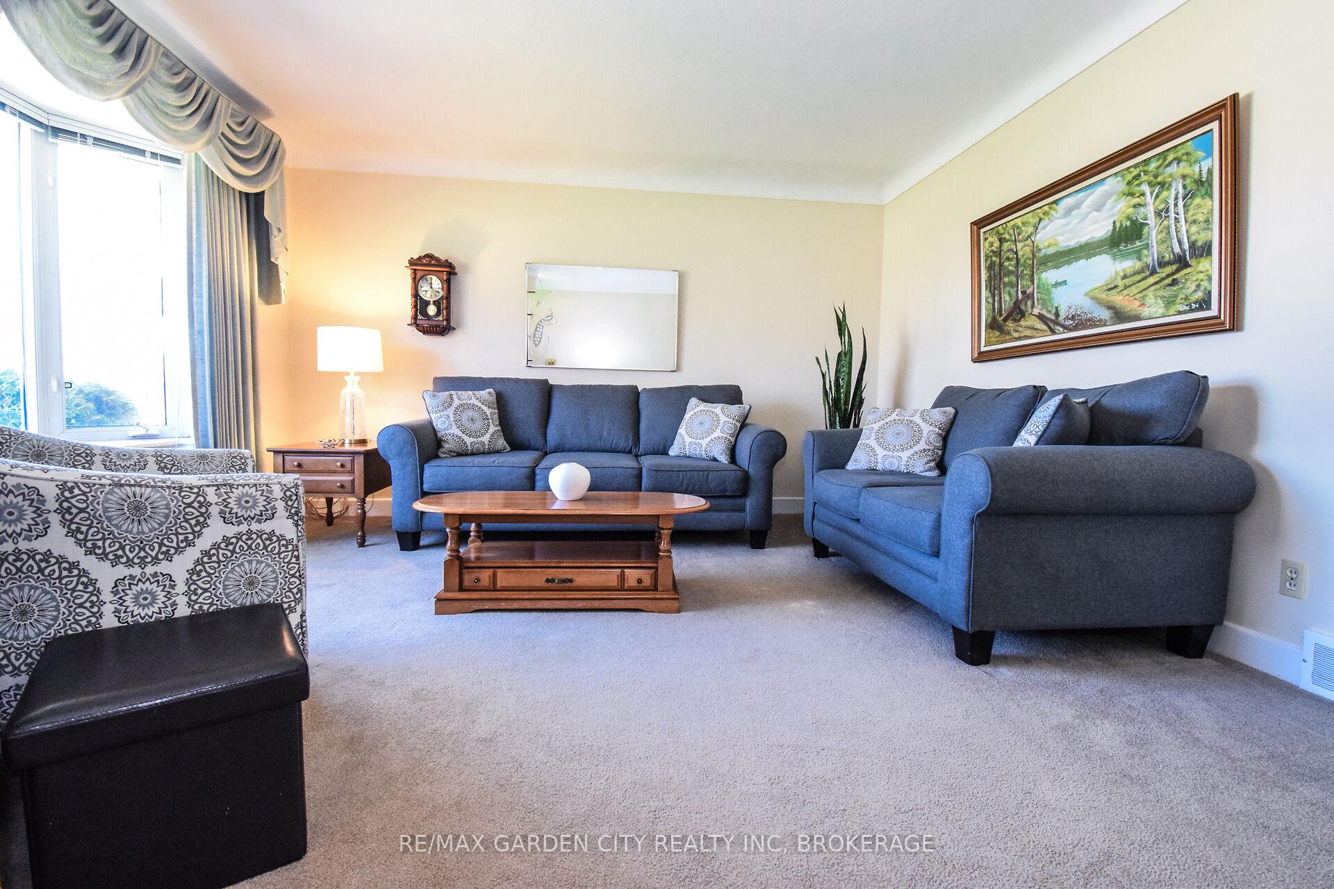 Photo 2 of 18 Ridgeview Avenue, St. Catharines, Carlton/Bunting — HOMEH