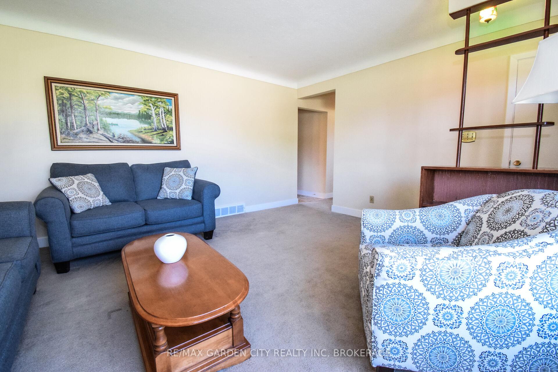Photo 4 of 18 Ridgeview Avenue, St. Catharines, Carlton/Bunting — HOMEH